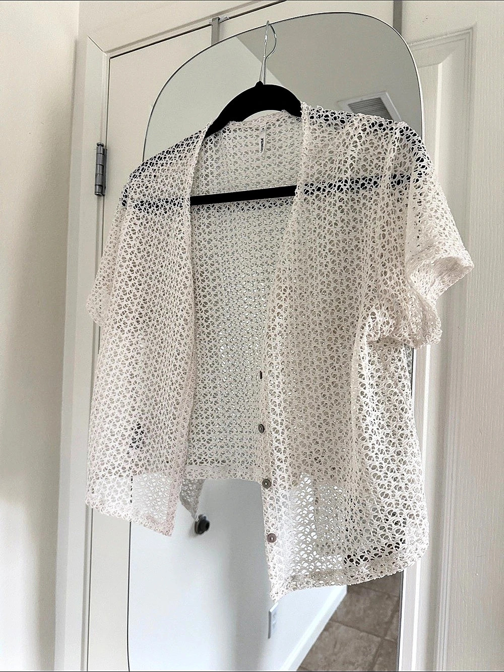 Button Front Shirt in White Like New